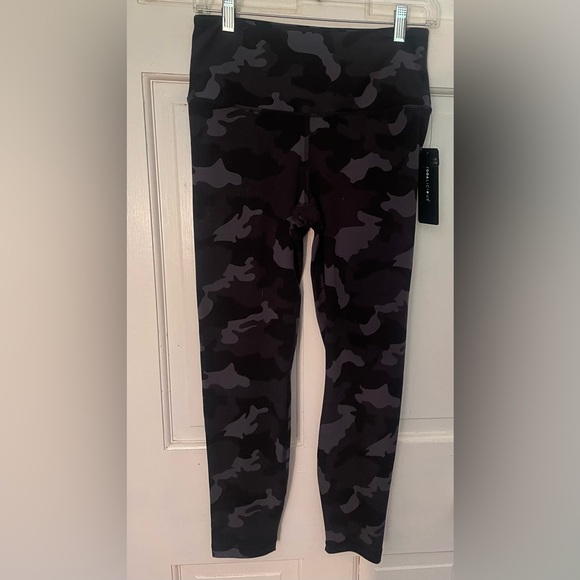 Yogalicious luxe NEW camo blue/black leggings size medium - Picture 1 of 7
